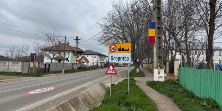 Gropnița, Iași | Un elev de 13 ani ar fi fost agresat și jignit de un bărbat de 56 de ani, în timpul programului de lucru. Poliția a deschis dosar penal