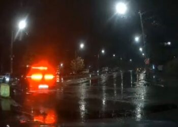 Accident în Rond Păcurari, la Iași. Un livrator pe bicicletă, lovit de o mașină