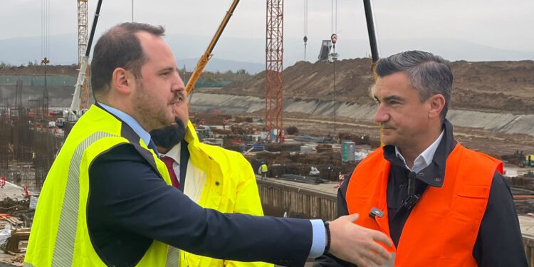 Ministrul Sănătății, Alexandru Rogobete, în vizită pe șantierul Spitalului Regional de Urgență Iași. Ce a declarat despre vaccinurile antigripale